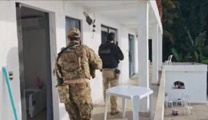 Duas-pessoas-sao-presas-durante-operacao-deflagrada-no-Rio-de-Janeiro-contra-liderancas-criminosas-da-Bahia-Foto-ASCOM-SSP-e-MPBA