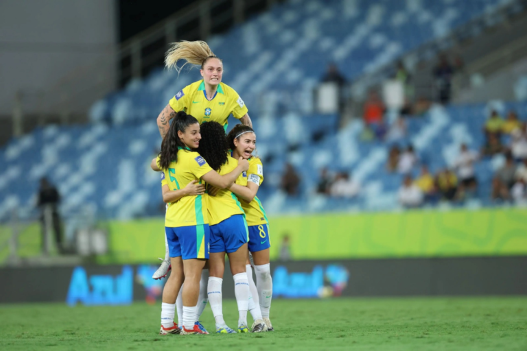 Duda-Sampaio-Isa-Haas-e-Angelina-celebram-gol-de-Yasmim-sobre-a-Zambia-Livia-Villas-Boas-CBF