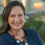 FERNANDA-CARVALHO-ESCRITORA-E-JORNALISTA-