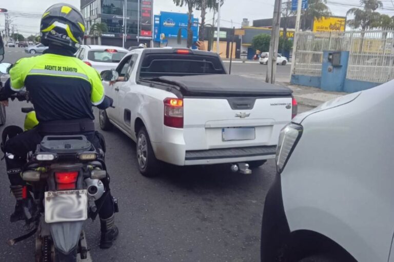 Motorista-e-preso-em-flagrante-apos-atropelar-agente-de-transito-da-SMT-Foto-Divulgacao-SMT-130426