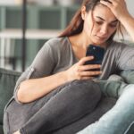 Mulher-usando-o-celular-Foto-Divulgacao