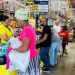 Pessoas-fazendo-compras-em-supermercado-Foto-Divulgacao-Settdec