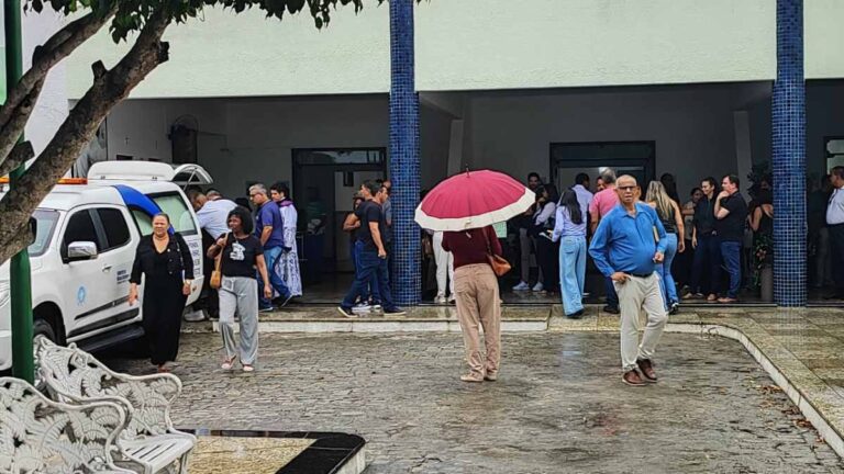 Sepultamento-de-Milene-Silvana-e-Guilherme-Dias-mortos-apos-atropelamento-Foto-Ed-Santos-Acorda-Cidade