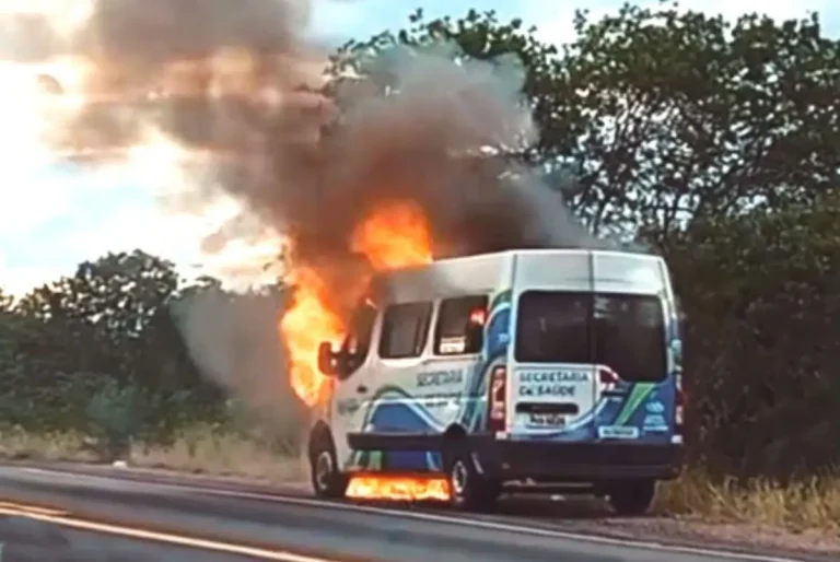 Van-pega-fogo-em-Capim-grosso