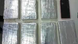 drogas-material-apreendido-pela-PM-em-acao-no-bairro-Gabriela-em-Feira-de-Santana-foto-divulgacao-