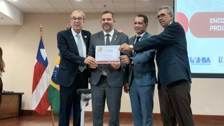 entrega-do-selo-Municipio-seguro-Luziel-Andrade-secretario-de-Prevencao-a-Violencia-de-Feira-de-Santana-foto-Ney-Silva-Acorda-Cidade-1-1