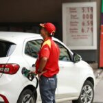 frentista-no-posto-de-combustivel