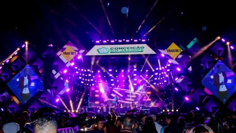 palco-netto-brito-cantor-arraia-do-berimbau-2025-conceicao-do-jacuipe-foto-fala-genifax