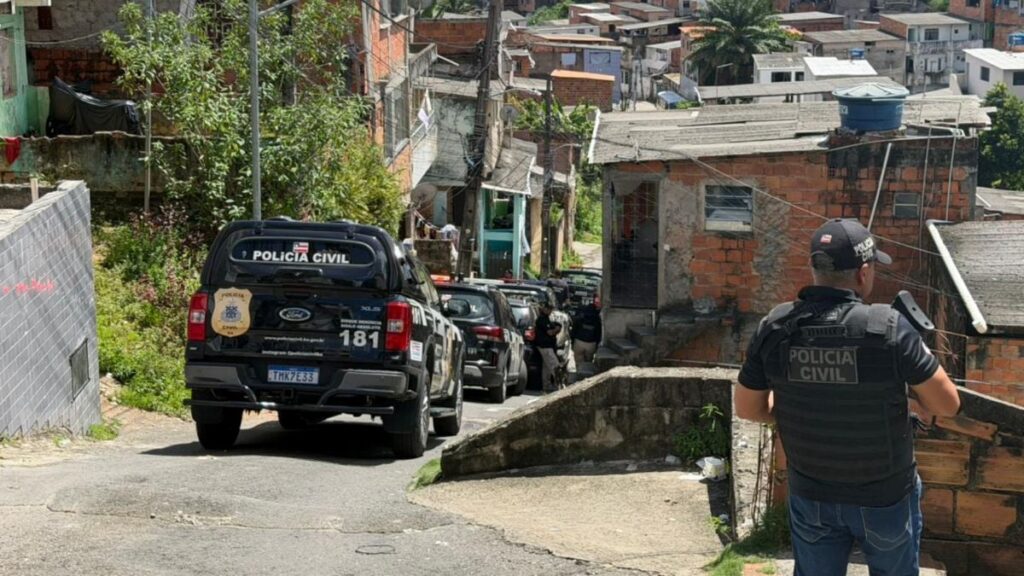 viaturas-da-policia-civil-em-Salvador-bairro-de-Tancredo-Neves-foto-divulgacao-