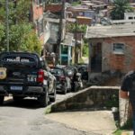 viaturas-da-policia-civil-em-Salvador-bairro-de-Tancredo-Neves-foto-divulgacao-