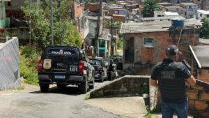 viaturas-da-policia-civil-em-Salvador-bairro-de-Tancredo-Neves-foto-divulgacao-