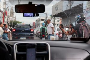 APP-aplicativo-motoboy-Uber-carro-veiculos-motoristas-transito-Avenida-Senhor-dos-Passos-em-Feira-de-Santana-foto-Jefferson-Araujo-Acorda-Cidade-