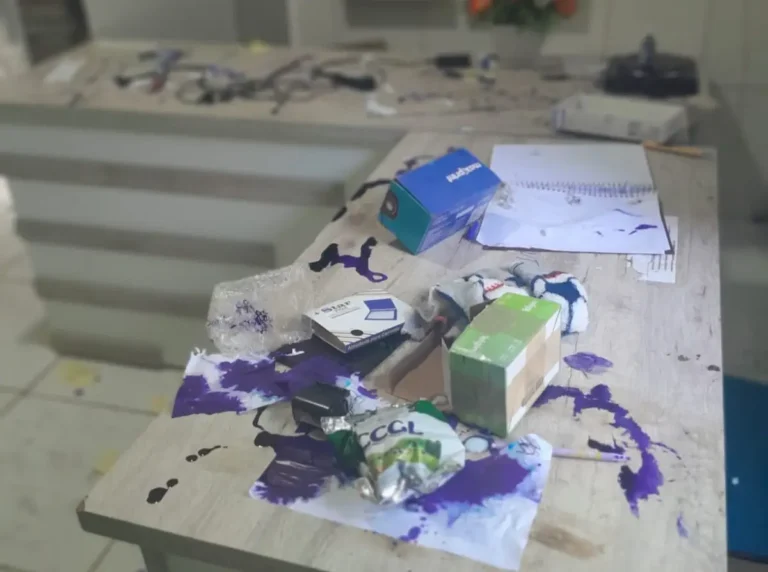 Escola-Municipal-de-Berimbau-e-vandalizada-1