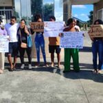Familia-de-bebe-de-tres-meses-morta-apos-cirurgia-protesta-no-Hospital-Estadual-da-Crianca-Foto-Ed-Santos-Acorda-Cidade