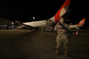 Forcas-de-seguranca-no-Aeroporto-de-Salvador-operacao-Carnaval