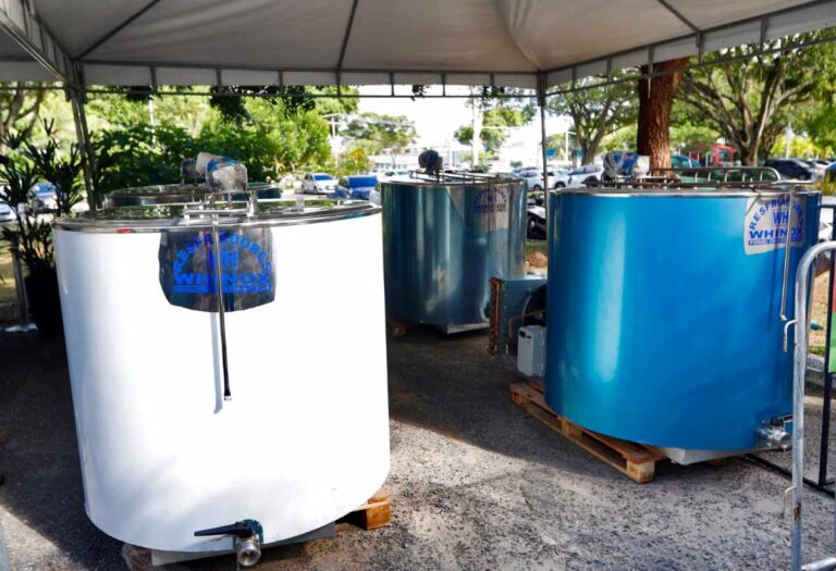 Governo-do-Estado-entrega-100-tanques-resfriadores-para-fortalecer-producao-de-leite-na-Bahia-Foto-Joa-Souza-Govba