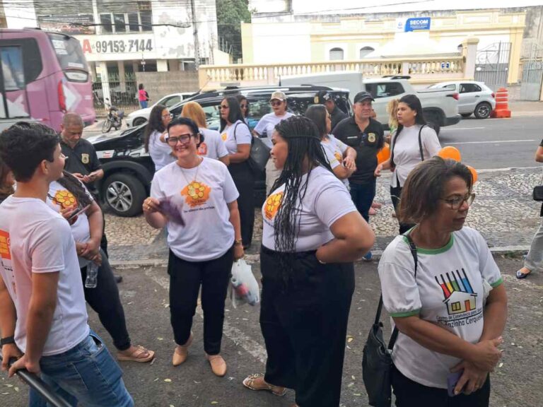 Maio-Laranja-Rede-de-Protecao-realiza-ato-em-defesa-de-criancas-e-adolescentes-em-Feira-de-Santana-Foto-Ney-Silva-Acorda-Cidade-2