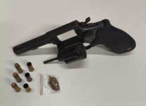 Material-apreendido-com-suspeito-que-morreu-apos-confronto-com-Policia-Militar-Foto-ASCOM-do-BPT-L