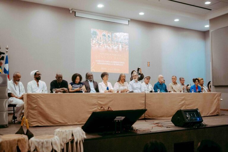 Mesa-de-discussao-da-Audiencia-Publica-Foto-Pedro-Soares