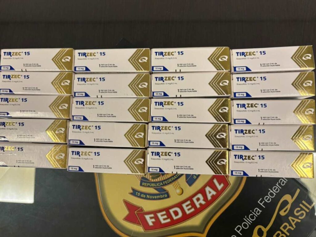 PF-prende-suspeito-com-20-ampolas-de-substancia-usada-em-canetas-emagrecedoras-em-Aeroporto-de-Salvador-Foto-Comunicacao-Social-da-Policia-Federal-na-Bahia