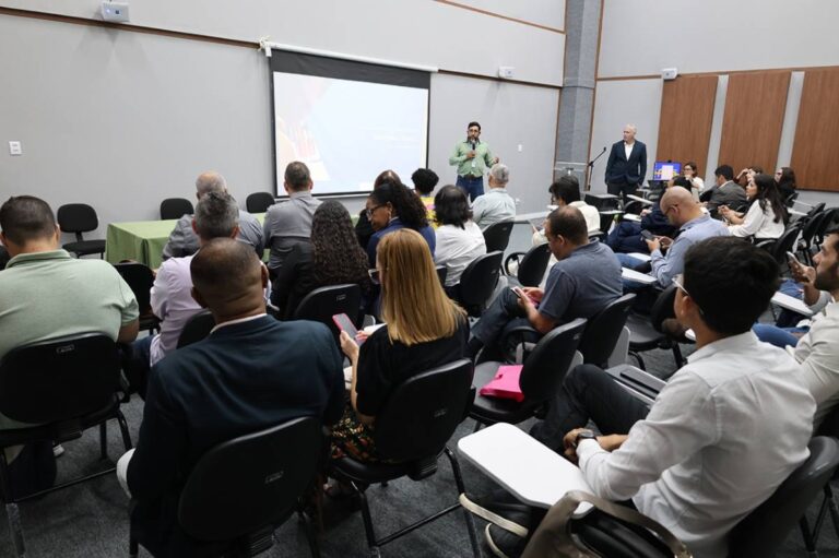 Parceria-Publico-Privada-de-creches-da-Prefeitura-avanca-com-workshop-em-Feira-de-Santana-Foto-Silvio-Tito