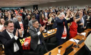 Proposta-sobre-fim-da-escala-6x1-e-aprovada-pela-comissao-especial-da-Camara-Foto-Lula-Marques-Agencia-Brasil