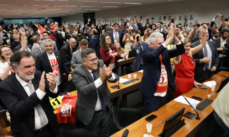 Proposta-sobre-fim-da-escala-6x1-e-aprovada-pela-comissao-especial-da-Camara-Foto-Lula-Marques-Agencia-Brasil