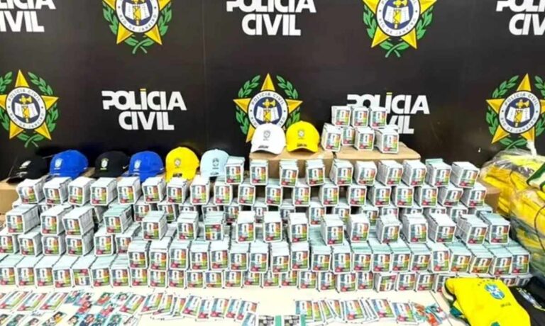 apreensao-figurinhas-falsas-copa-rio-de-janeiro-policia-220526