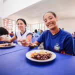 estudantes-comendo