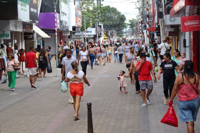 movimento-compras-do-comercio-rua-centro-de-Feira-de-Santana-foto-Jefferson-Araujo-Acorda-Cidade-