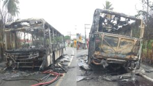 onibus-pega-fogo-foto-bombeiros-