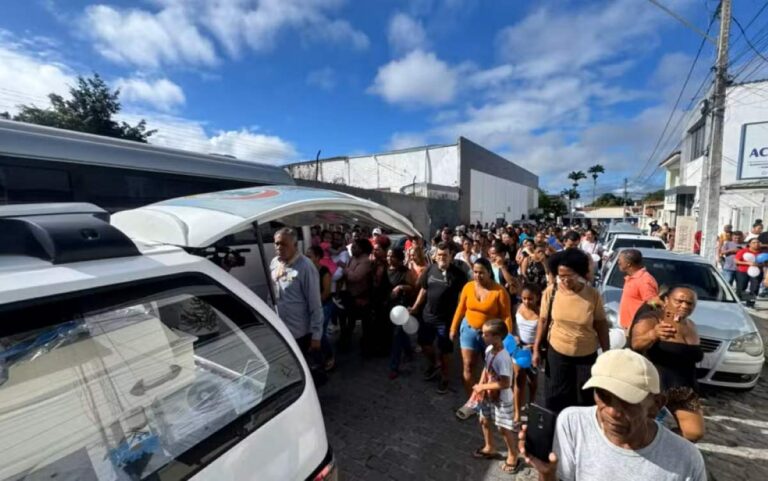 sepultamentos-das-criancas-mortas-em-incendio-