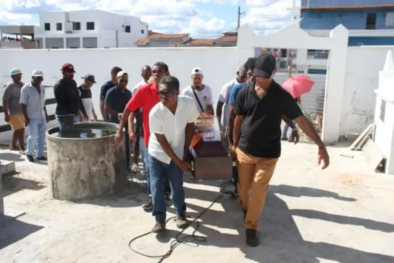 supultamento-de-roberto-pedreiro-morto-em-desabamento-