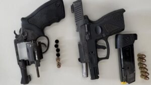 troca-de-tiros-com-a-PM-em-Feira-de-Santana-armas-apreendidas-foto-divulgacao-