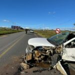 Acidente-entre-picape-e-caminhao-deixa-motorista-ferido-na-BR-420
