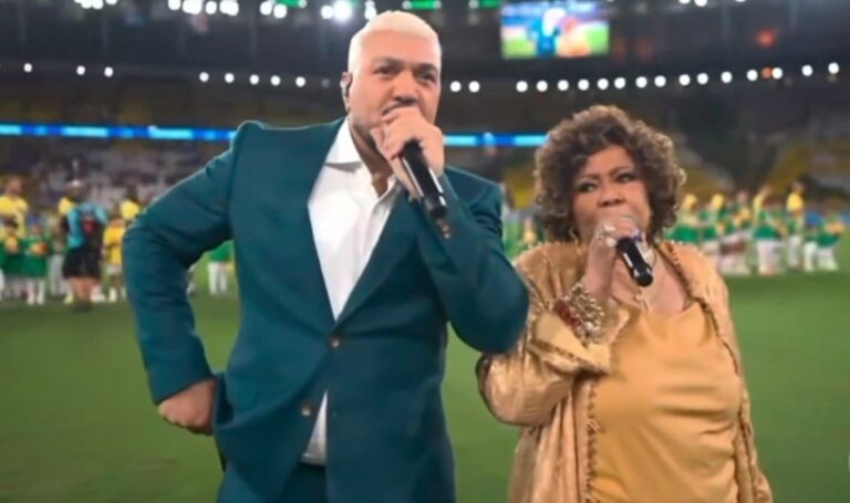 Alcione-e-Belo-durante-apresentacao-do-Hino-Nacional-antes-do-amistoso-entre-Brasil-e-Panama-Foto-Reproducao-Redes-Sociais-X