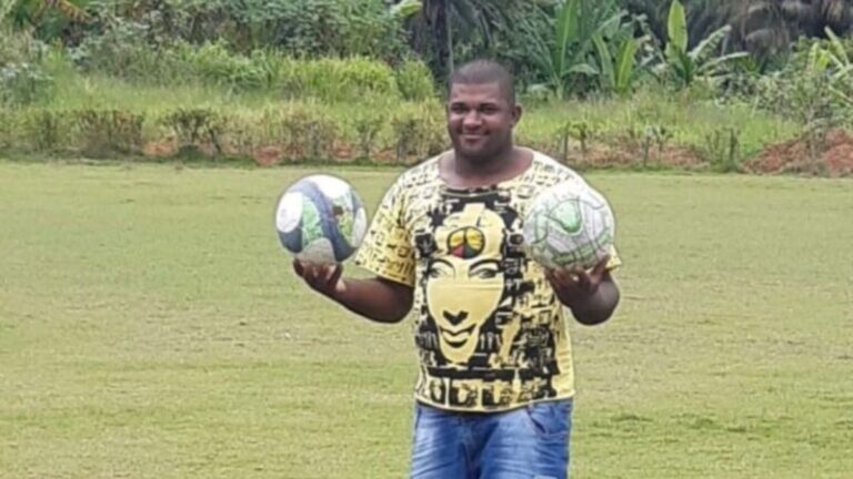 Alex-homem-que-morreu-apos-ser-picado-por-uma-cobra-enquanto-urinava-foto-reproducao-redes-sociais-