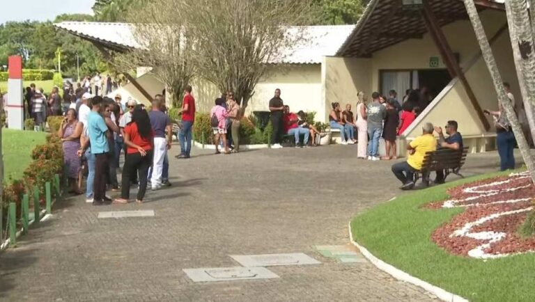 Cabeleireira-morta-a-tiros-dentro-de-salao-de-beleza-e-sepultada-em-Salvador-Foto-Reproducao-TV-Bahia