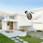 Camera-de-seguranca-seguranca-residencial-Foto-Marcelo-Trad-iStock
