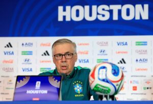 Carlo-Ancelloti-em-coletiva-na-vespera-do-jogo-contra-o-Japao-Foto-Rafael-Ribeiro-CBF