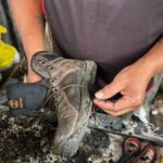Conserto-de-botas-na-Praca-dos-Sapateiros
