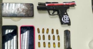 Dois-suspeitos-sao-presos-com-armas-municoes-lanca-perfume-e-outros-materiais-em-Feira-de-Santana-Foto-PMBA-pela-Ascom-da-67a-CIPM