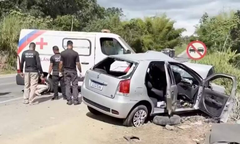 Duas-pessoas-morrem-e-cinco-ficam-feridas-apos-colisao-entre-ambulancia-e-carro-na-BR-101-Foto-Reproducao-TV-Santa-Cruz