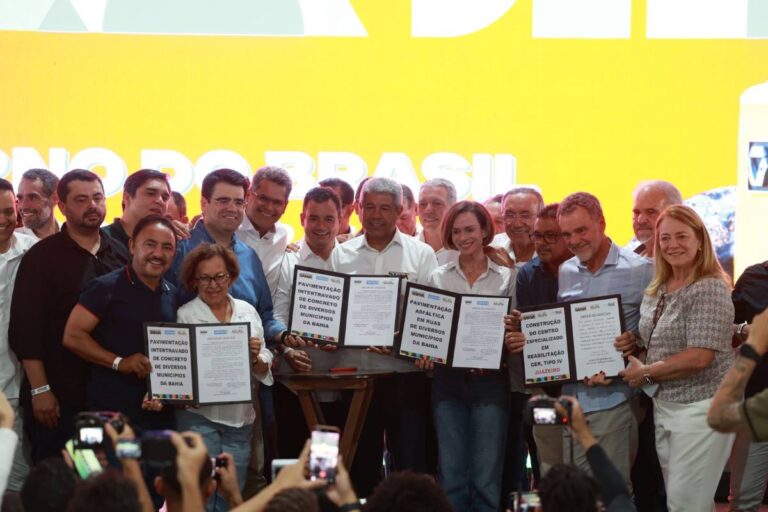 Jeronimo-anuncia-pacote-de-obras-em-Juazeiro-Foto-Joa-SouzaGOVBA