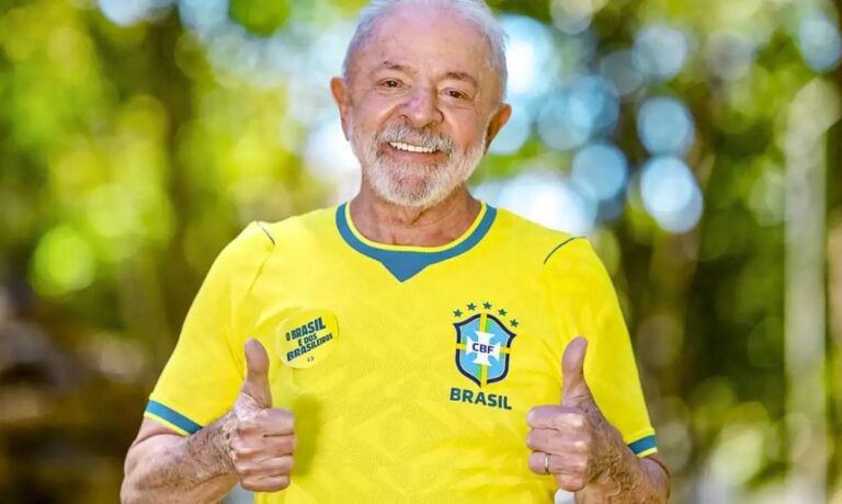 Lula-com-a-camisa-do-Brasil