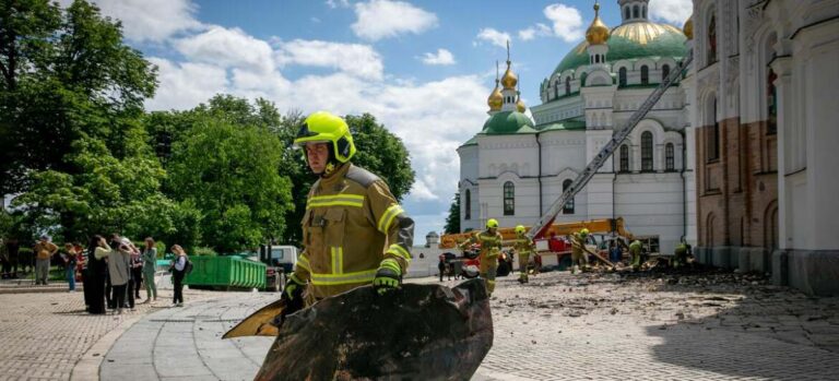 Mosteiro-da-Ucrania-bombadeada-pela-Russia