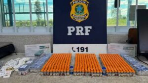 PRF-apreende-drogas-e-mais-de-700-ampolas-foto-divulgacao-