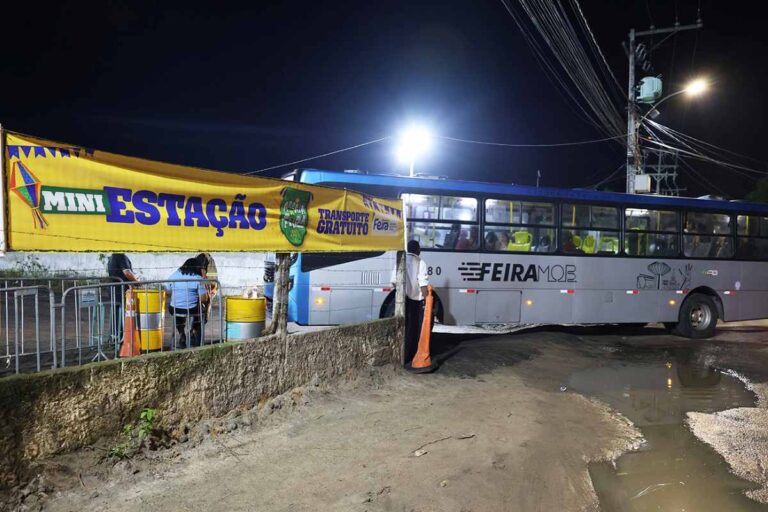 Passageiros-aprovam-transporte-gratuito-para-Arraia-nos-distritos-de-Feira-de-Santana-Foto-Washington-Nery