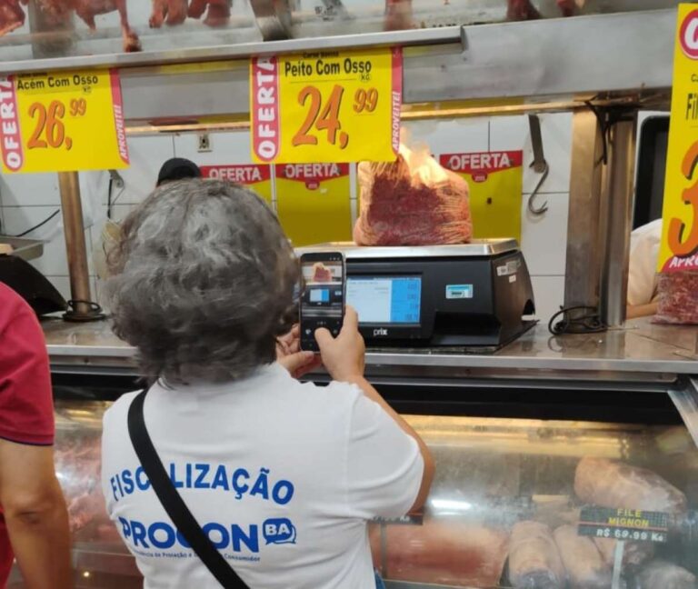 Procon-BA-retira-mais-de-uma-tonelada-de-alimentos-improprios-para-consumo-durante-acao-Foto-Divulgacao
