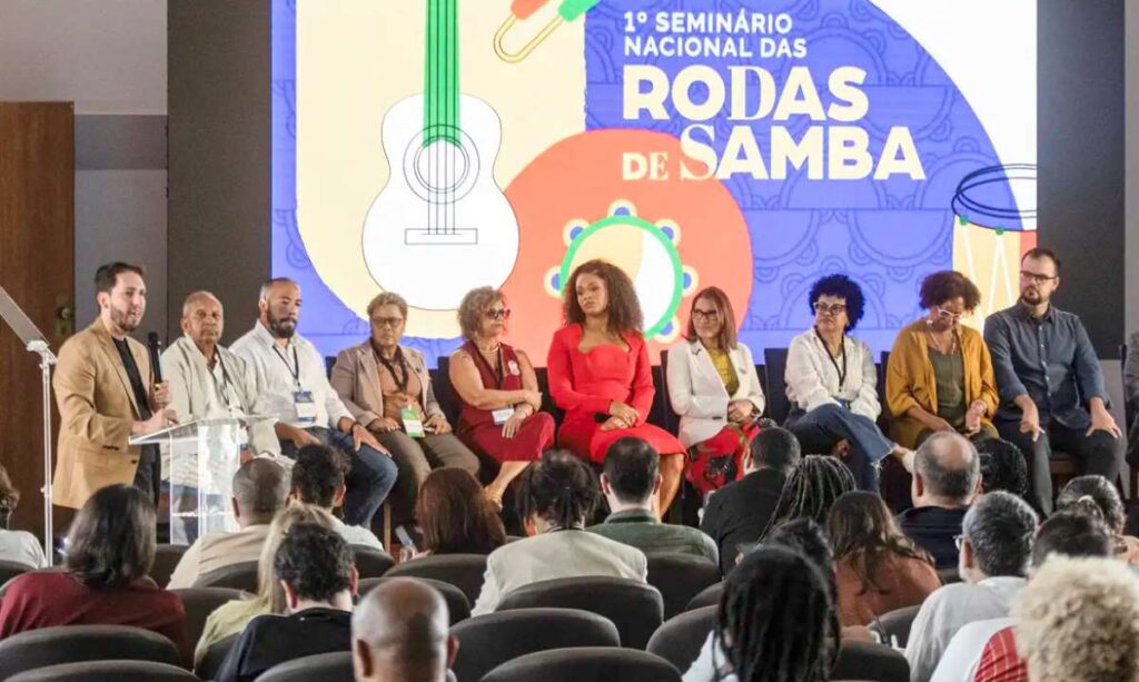 Sambistas-debatem-politicas-publicas-para-trabalhadoras-na-cultura-Foto-Filipe-Araujo-MinC-230626
